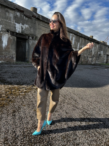 Tamsiai rudi kimono audinės kailiniai Kaina 0€