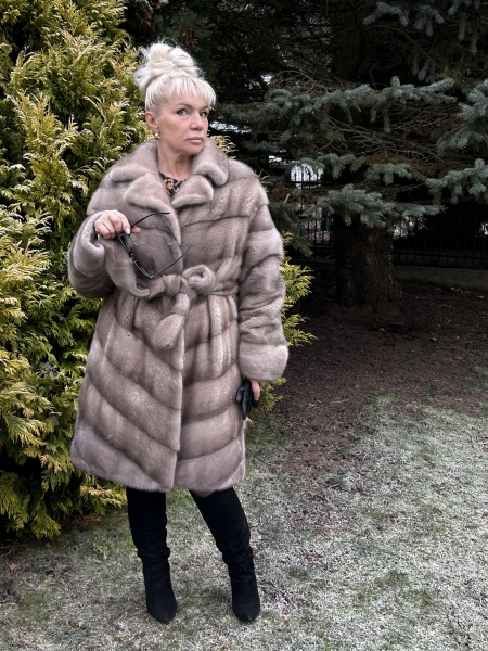 Sidabrinės audinės eglute kailiniai Kaina 0€