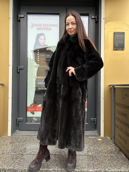 Juodi ilgi audinės kailiniai S Kaina 0€
